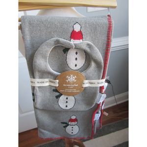 NWT GRAY SUPER SOFT  COTTON  SNOWMAN BABY BLANKET WITH MATCHING BIB.